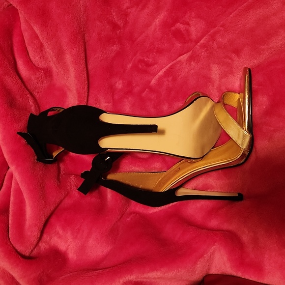 Black and Gold Boohoo Heeled Sandals - Picture 4 of 4